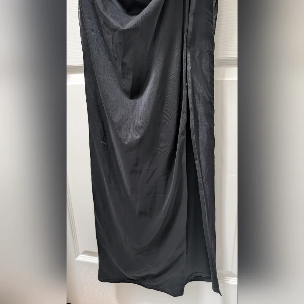 Elegant Black Maxi Dress - Picture 5 of 10